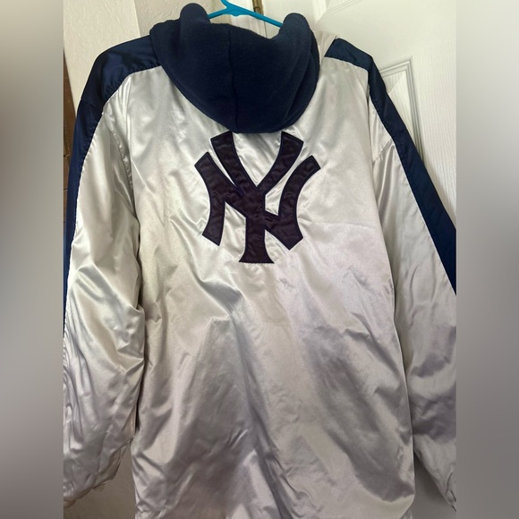$50 vintage Reebok REVERSIBLE Yankees hoodie w/zipper pockets! Warm! Stylish! - Picture 6 of 9